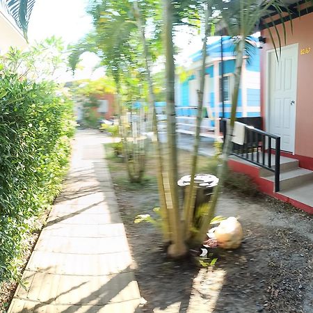 Chill Land House Hotel Bang Tao Beach  Exterior photo