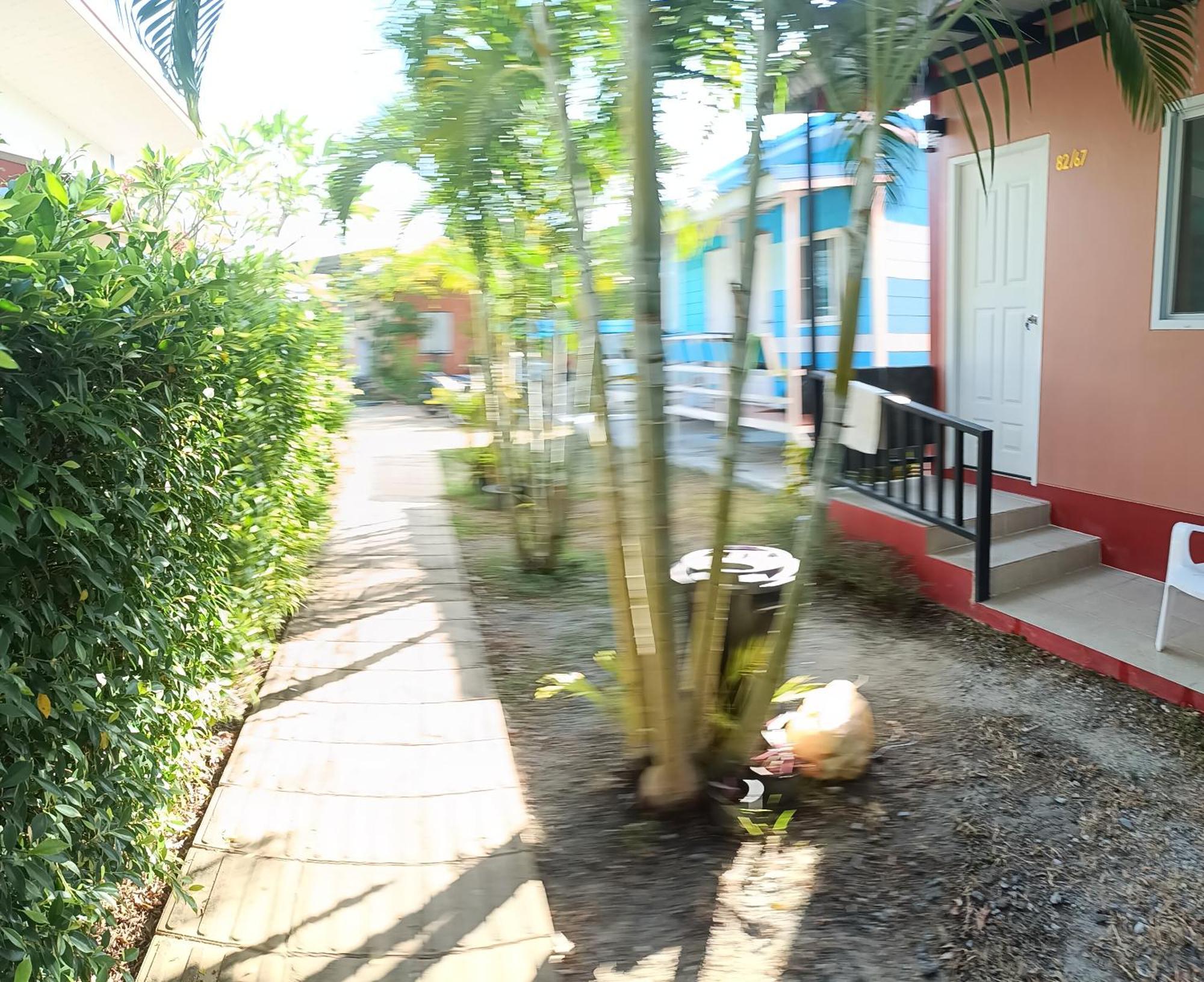 Chill Land House Hotel Bang Tao Beach  Exterior photo